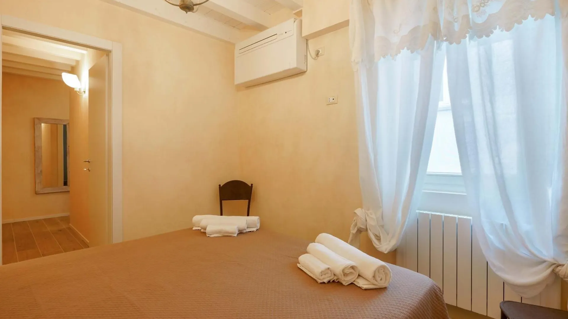 Canaletto Apartment Bologna 0*,  Italy